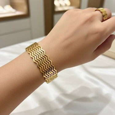 Elegant Wavy Gold-Tone Anti-Tarnish Bracelet & Ring Set - High-Quality Fashion Jewelry