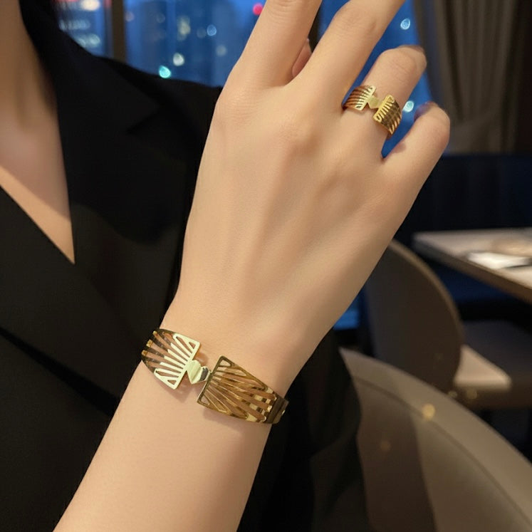 Golden Fanfare: Anti-Tarnish Sculptural Bracelet & Ring Set